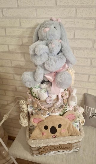 Cestas bebé y tartas pañales personalizadas