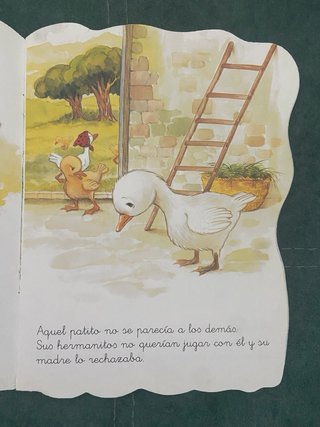 Lote 4 cuentos infantiles en letra cursiva/ligada
