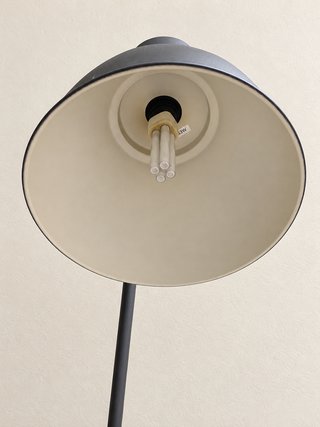 Lámpara de pie IKEA HEKTAR gris industrial