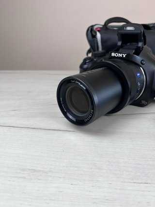 Sony Cyber-shot DSC-HX400V 20MP 50x Carl Zeiss
