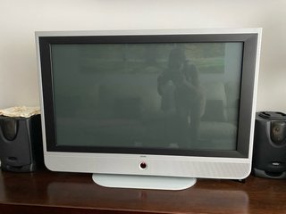 Televisor Loewe 40' Plata y Negro