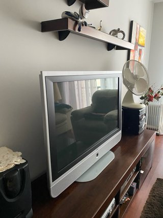 Televisor Loewe 40' Plata y Negro