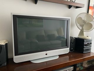 Televisor Loewe 40' Plata y Negro