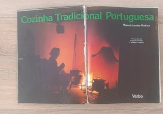 Livro de Maria de Lourdes Modesto, assinado.