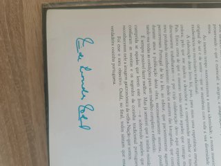 Livro de Maria de Lourdes Modesto, assinado.