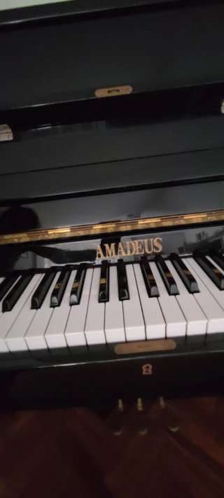 Piano Vertical Amadeus Negro
