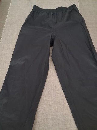 Pantalones impermeables negros