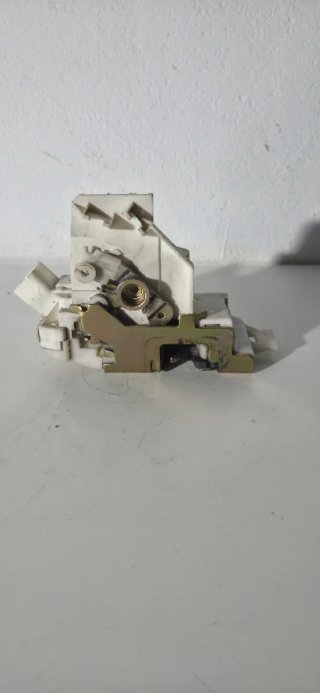 Cerradura Delantera Derecha Ford Mondeo 2004