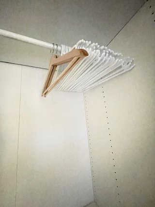 Armario blanco de madera
