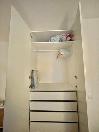 Armario blanco de madera
