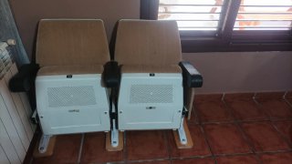 3 Butacas de cine marrones y blancas