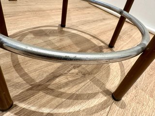 Taburete industrial con respaldo