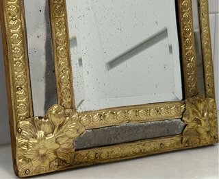 ANTIGUO ESPEJO LATÓN REPUJADO PAÍSES BAJOS
