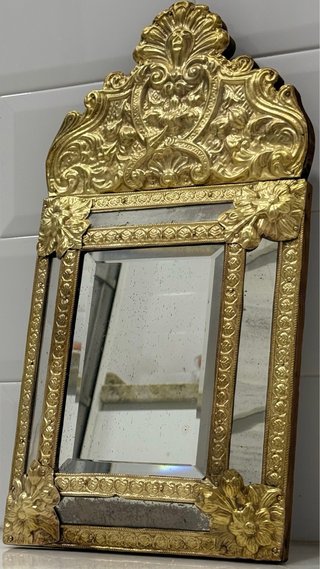 ANTIGUO ESPEJO LATÓN REPUJADO PAÍSES BAJOS