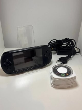 PSP Street E1004 Nera + Caricatore + 9 Giochi