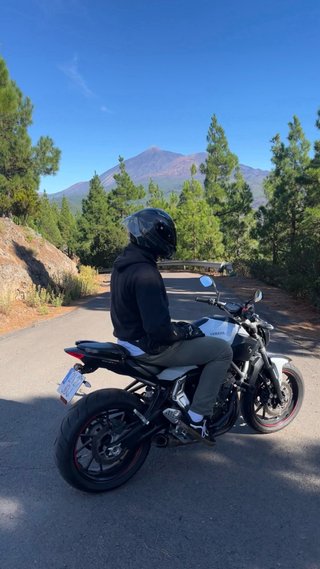 Yamaha MT-07 Blanca y Negra