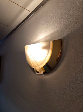 Aplique de pared dorado y transparente