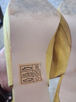 Zapato destalonado amarillo