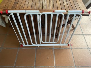 Barrera de seguridad infantil blanca
