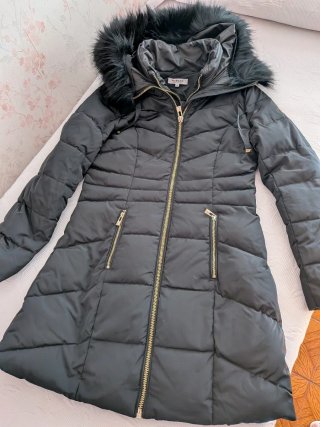 Anorak Morgan Negro con Capucha y Pelo