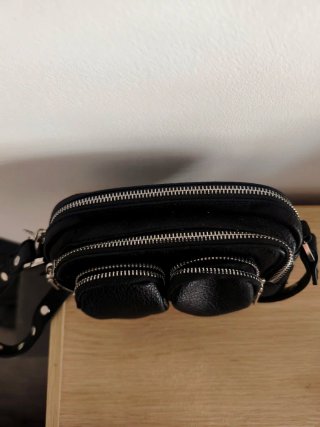 Bolso Misako negro con tachuelas