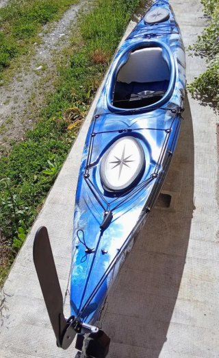KAYAK DE MAR NUEVO. Equipado con TIMÓN.