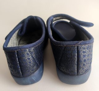 Zapatilla de casa ancho especial. Talla: 37