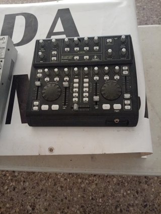 Mesa de mezclas Behringer BCD3000