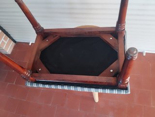 Elegante banqueta tapizada rayas
