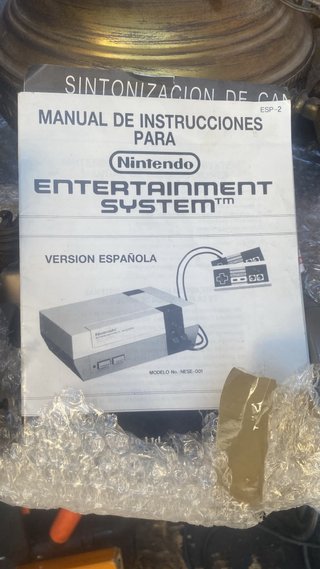 Nintendo NES con mandos y cables