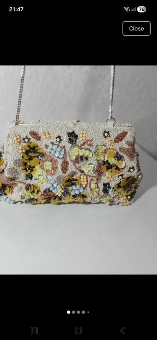Bolso de mano bordado con abalorios