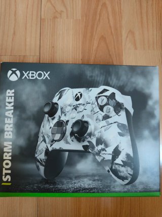 Xbox Series X Robot White + Mando Storm Breaker