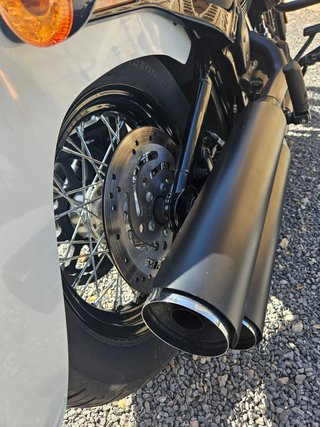 Harley-Davidson Cruiser Blanca y Negra