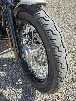 Harley-Davidson Cruiser Blanca y Negra