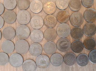 Lote 72 moedas 25 escudos Portugal 70/80.