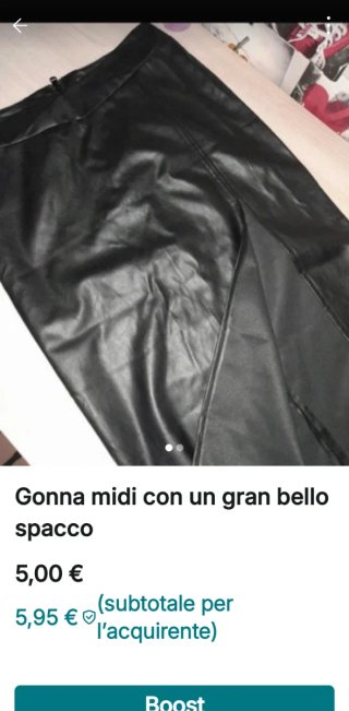 Gonna in pelle nera con spacco