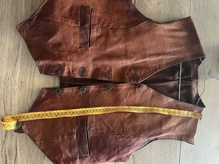 Chaleco de cuero vintage de hombre marrón