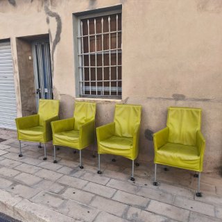 sillas de comedor Montis Chaplin en color verde li