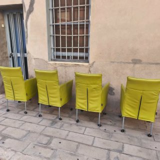 sillas de comedor Montis Chaplin en color verde li