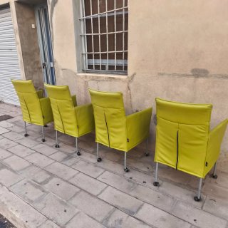 sillas de comedor Montis Chaplin en color verde li
