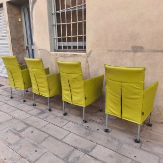 sillas de comedor Montis Chaplin en color verde li