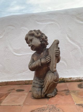 Escultura niño con arpa madera maciza