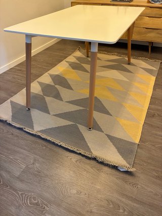 Mesa comedor y alfombra lana Ocasión fin de semana