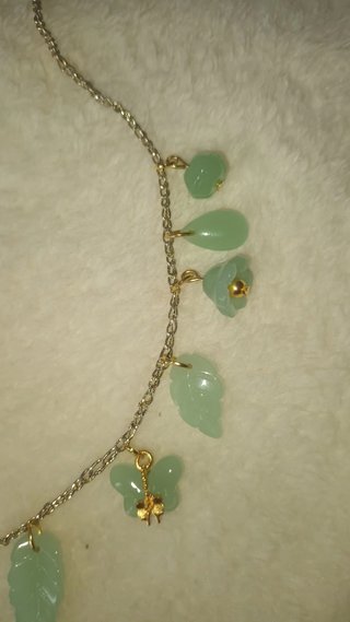Collar con colgantes de Buda y hojas