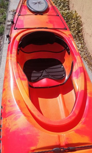 KAYAK DE MAR (NUEVO). Longitud 440cm.