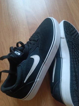 Zapatillas Nike Negras y Blancas