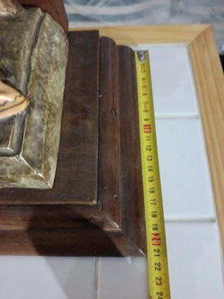 Cristo sentado en sillón madera