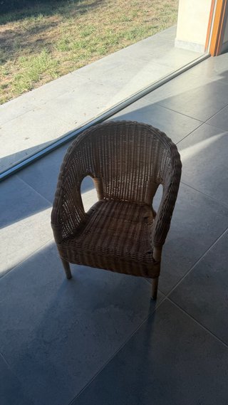 Sillón pequeño de mimbre