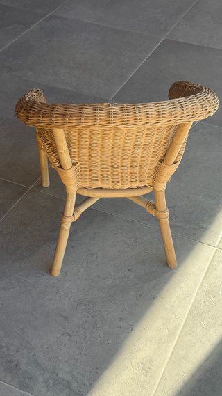Sillón pequeño de mimbre