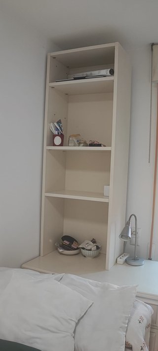 Habitación de madera blanca